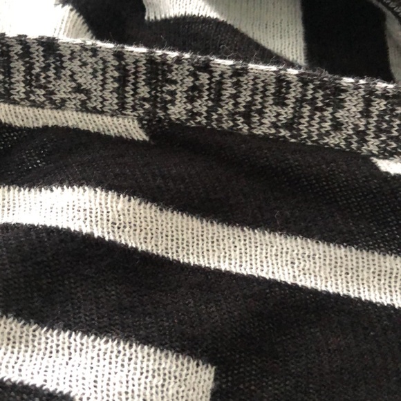 H&M Ruana Kimono - Picture 4 of 4